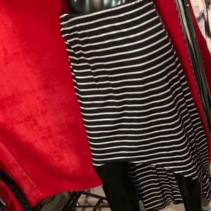 “Rue 21” Discontinued Hi-Low Skirt        Size L   NEW!